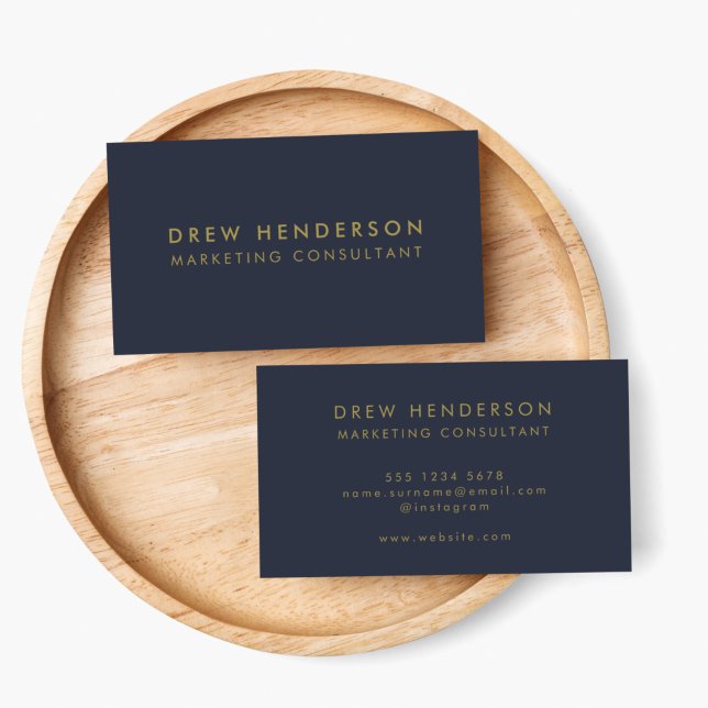 Gold Navy Blue | Minimalistisch Modernes Beruflich Visitenkarte (Make a lasting impression with this sleek navy blue and gold custom business card design)