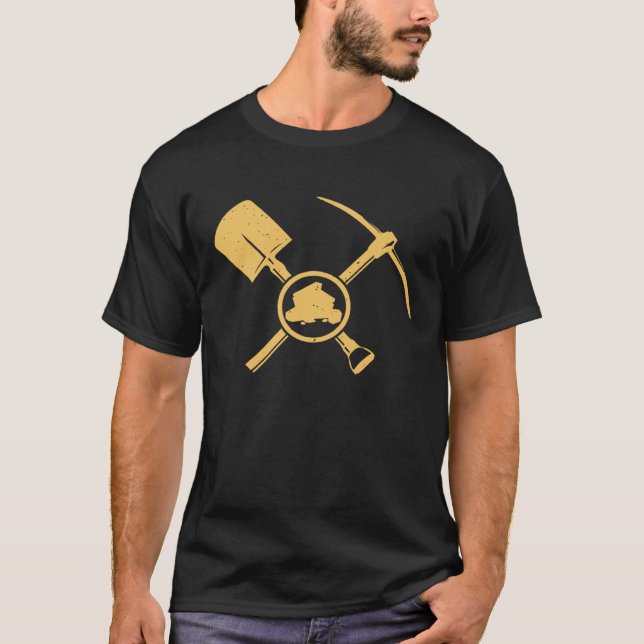 Gold Panning Shovel And Pickaxe T-Shirt (Vorderseite)