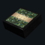 Gold Peacock Geschenkbox<br><div class="desc">Pfaue Geschenkboxen mit wunderschönem Pfauenfederhintergrund und Goldschmuckzentrum. Passen Sie Ihren Text im Schriftart-Stil und in der Farbe Ihrer Wahl an.</div>
