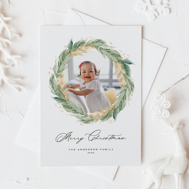 Gold Pine Needles Wreath Frohe Weihnachts-Foto (Faux Gold Foil Pine Needles Wreath Merry Christmas Photo Holiday Card)