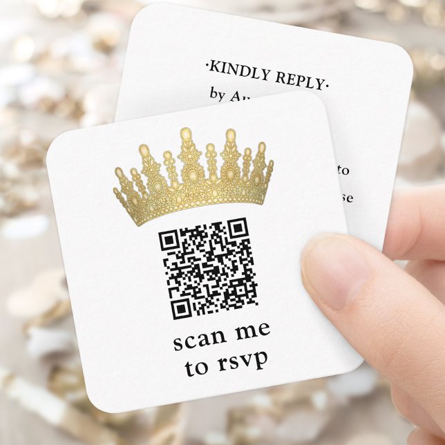 Gold Quinceañera Crown Scan Me QR RSVP Chic Modern Begleitkarte (Von Creator hochgeladen)
