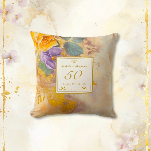 Gold Rose Violets 50. Hochzeitstag Kissen (Gold Roses and Violets 50th Wedding Anniversary throw pillow)