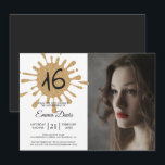 Gold Splash Sweet 16 16. Geburtstagsparty Foto Einladung<br><div class="desc">Modernes Foto mit 16-jähriger Geburtstagsfeier mit Goldspritze und der Nummer 16 in moderner Typografie. Versenden Sie diese glamouröse Golden Glitzer und die schwarze 16. Geburtstagsfeier Einladung an Ihre Familie und Freunde. Fügen Sie einfach Ihr Foto und Ihre persönlichen Daten zu dieser sechzehnten Geburtstagsfeier ein. Wenn Sie Hilfe oder passende Produkte...</div>
