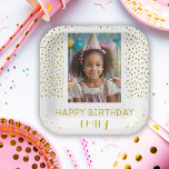 Gold Stars Imitate Glitzer Geburtstag Kinder Foto Pappteller<br><div class="desc">Gold Stars Imitate Glitzer Geburtstag Kinder Mädchen Foto Teller. Die Teller haben goldene Sterne und Imitate Glitzer Punkte. Niedliche Geburtstag Party Teller für Ihre Freunde und Familie. Laden Sie Ihr Foto hoch und personalisieren Sie die Teller mit Ihrem Namen und Text.</div>