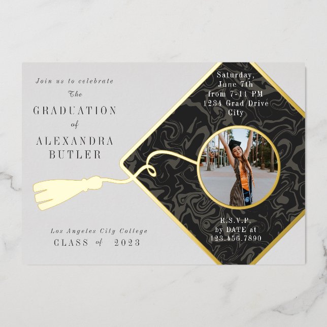 Gold Tassel Foto Script Class 2023 Abschluss Folieneinladung (Vorderseite)