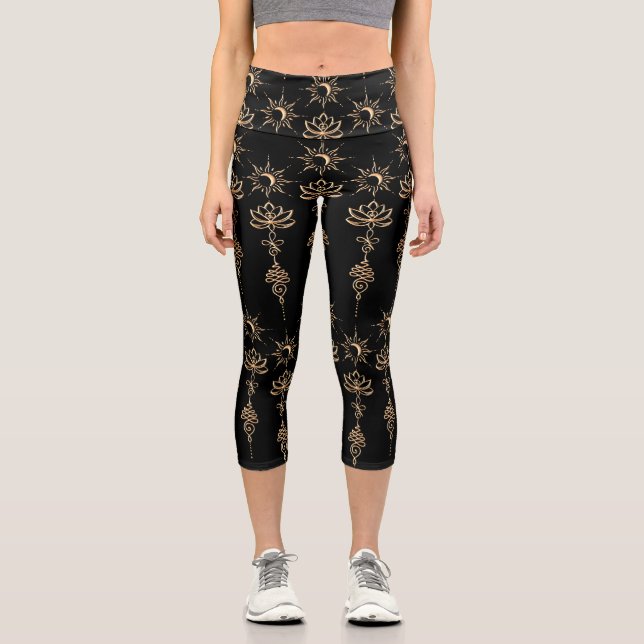 Gold Unalome Group Scattered Black Background Capri Leggings (Vorderseite)