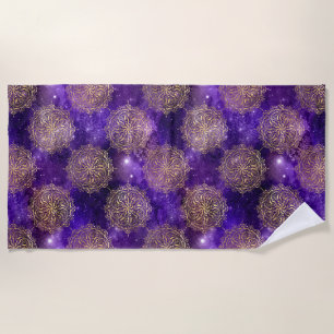 Gold- und Purpur-Galaxie-Dharma-Mandala-Muster Strandtuch