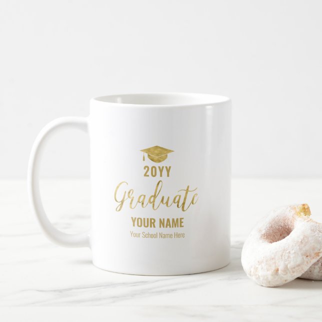 Gold und Schwarz | Moderne 2022 Abschluss Geschenk Kaffeetasse (Mit Donut)
