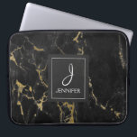 Gold und schwarzes elegantes Marmorierungmonogramm Laptopschutzhülle<br><div class="desc">Gold-und schwarzer Imitat-Marmor-eleganter Monogramm-Fall. Dieser Fall kann besonders angefertigt werden,  um Ihre Initiale und vollständigen Namen einzuschließen.</div>