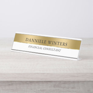 Gold- und weißer Hintergrund, schwarze Typografie Schreibtischnamensplakette