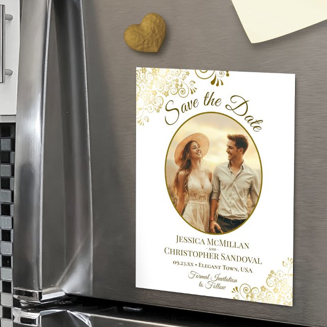 Gold & White Elegant Wedding Save Date Oval Photo Magneteinladung (Magnetic Back for Easy Display!)