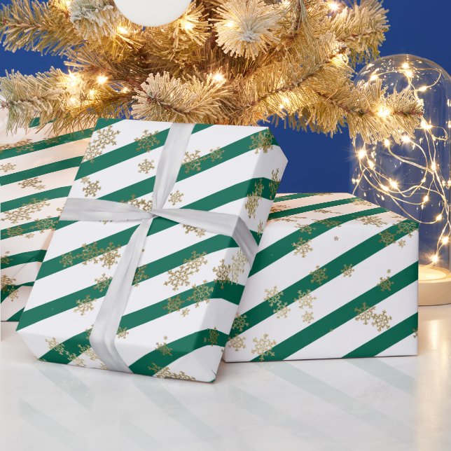 Gold White Green Christmas Snowflake Muster Geschenkpapier (Feiertage)