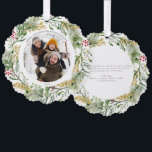 Gold Winter Greenery Frohe Weihnachts Foto Wreath Ornament Karte<br><div class="desc">Laden Sie Ihre Lieben ein, um die Ferien mit der Gold Winter Greenery Frohe Weihnachten Foto Wreath Ornament Card zu feiern. Sie können sich als Geschenktag sowie als Weihnachtskarten-Ornament für Ihre Lieben Weihnachtsbaum. Diese feierliche Grußkarte, die exquisit gestaltet wurde, verbindet das botanische Grün des Winters mit den roten Beeren und...</div>