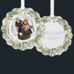 Gold Winter Greenery Frohe Weihnachts Foto Wreath Ornament Karte<br><div class="desc">Laden Sie Ihre Lieben ein, um die Ferien mit der Gold Winter Greenery Frohe Weihnachten Foto Wreath Ornament Card zu feiern. Sie können sich als Geschenktag sowie als Weihnachtskarten-Ornament für Ihre Lieben Weihnachtsbaum. Diese feierliche Grußkarte, die exquisit gestaltet wurde, verbindet das botanische Grün des Winters mit den roten Beeren und...</div>