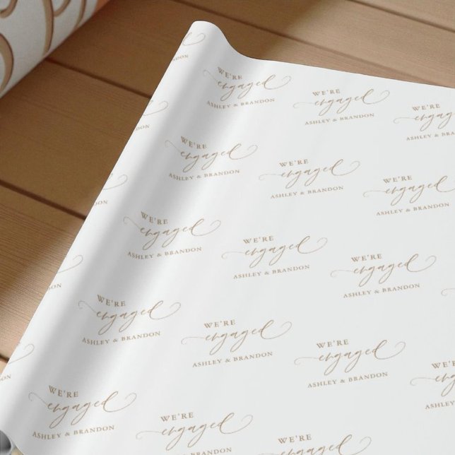 Gold Wir sind eine Verlobte elegante Engagement-Pa Geschenkpapier (Von Creator hochgeladen)