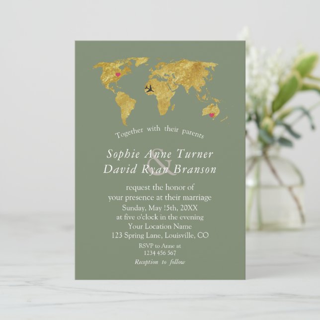 Gold World Map Destination Sage Green Wedding Einladung (Stehend Vorderseite)