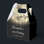 Golden 60. Geburtstagsparty 70's Disco Ball Geschenkschachtel<br><div class="desc">Erhöhen Sie Ihre 60-jährige Geburtstagsfeier mit unserer Disco Ball Fvor Box aus den 70er Jahren, mit der Sie Ihrem Party einen Pop an Farbe und Retro-Flair hinzufügen können. Diese Gefälligkeitsbox ist die perfekte Ergänzung zu einem disco-thematischen Bash oder jedes Ereignis, bei dem Sie gewollt, eine Touch von "70er nostalgie. In...</div>