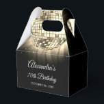 Golden 70. Geburtstagsparty 70's Disco Ball Geschenkschachtel<br><div class="desc">Mit unserer 70. Geburtstagsparty 70's Disco Ball Fvor Box stärken Sie Ihre 70-jährige Geburtstagsfeier. Diese Gunst-Box erfasst das Wesen der Disco-Ära, macht es die perfekte Wahl für einen Retro-themed Bash oder jedes Ereignis, wo Sie gewollt, eine Touch von "70er Magic. In einem strahlenden Gold-Schatten strahlt diese Gunst-Box Eleganz und Stil...</div>