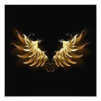 Golden Angel Wings auf schwarzem Hintergrund