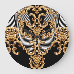 Golden barocke, aufwändige Dekoration. Große Wanduhr