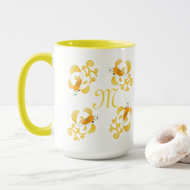 Golden Butterfly Koi Monogram Tasse (Mit Donut)
