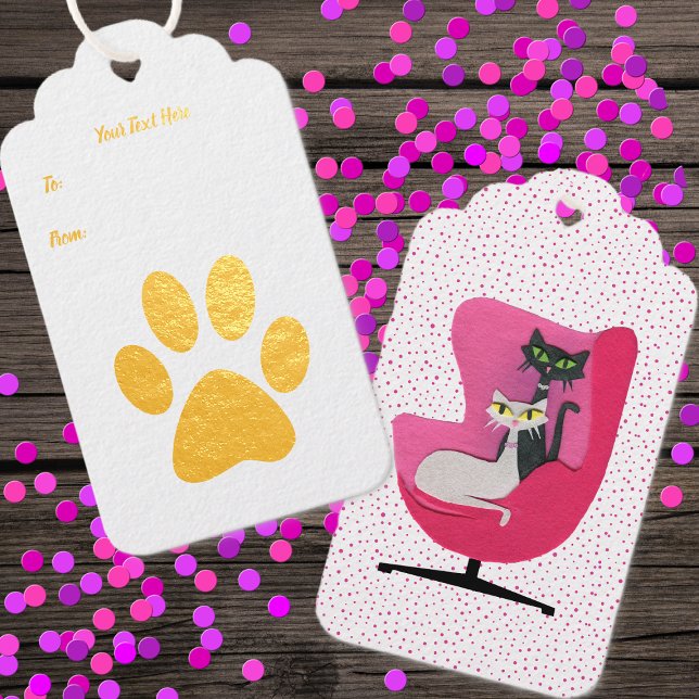 Golden Cat Paw Print Mid Century Cats Chair Geschenkanhänger (Gold foil cat paw print and atomic cats sitting in pink chair on polka dots Birthday gift tags.)