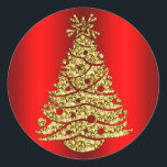 Golden Christmas Tree on Red Runder Aufkleber<br><div class="desc">Ein farbenfroher und dekorativer Weihnachtsaufkleber mit einem glitzernden, goldenen Weihnachtsbaum auf metallisch rotem Hintergrund, um Ihren Weihnachtsgeschenken oder Weihnachtsgrüßen in dieser Weihnachtszeit eine raffinierte und elegante Touch hinzuzufügen. (Designerhinweise: Es gibt auch passende Verpackungspapier, Geschenkboxen, Geschenktasche, Umschlag, Band und Papiertücher mit diesem Design auf, klicken Sie einfach auf den Link "Verfügbar...</div>