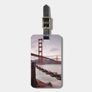 Golden Gate Bridge gegen Berge Gepäckanhänger