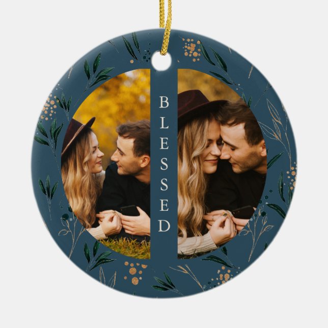 Golden Greenery Blau gesegnete Typografie Zwei Fot Keramik Ornament (Vorne)