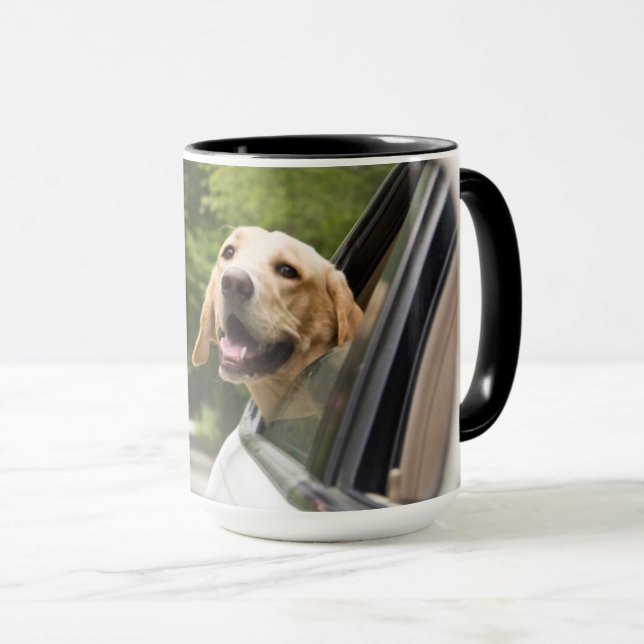 Golden Labrador in Rearview Mirror Tasse (VorderseiteRechts)