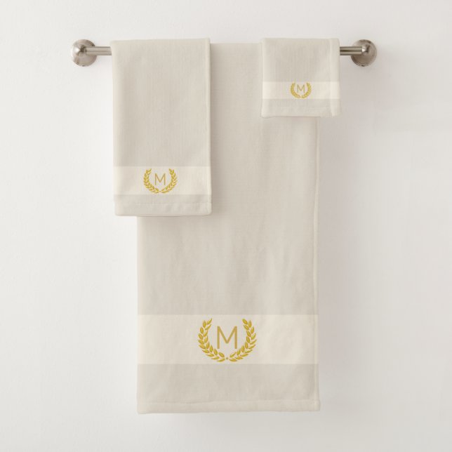 Golden Laurel und Monogram auf Light Sand Beige Badhandtuch Set (Insitu)