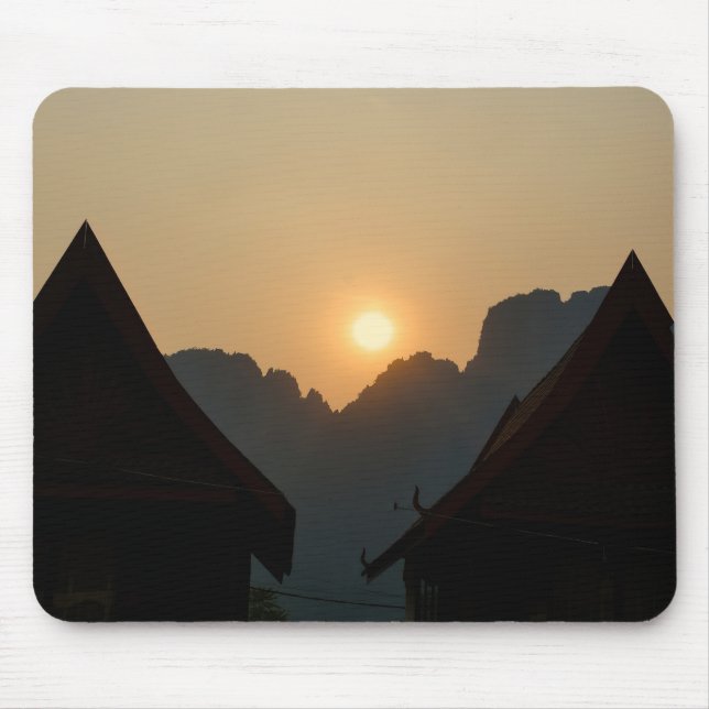Golden light on the peaks: sunset in Vang Vieng Mousepad (Vorne)