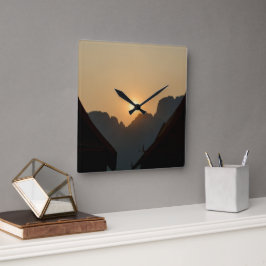 Golden light on the peaks: sunset in Vang Vieng Quadratische Wanduhr