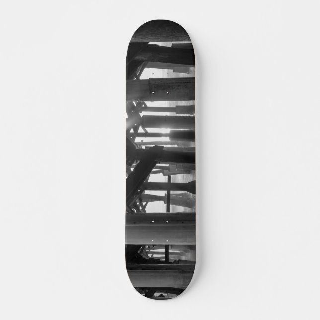 Golden Light Shines durch Graustufen Skateboard (Vorne)