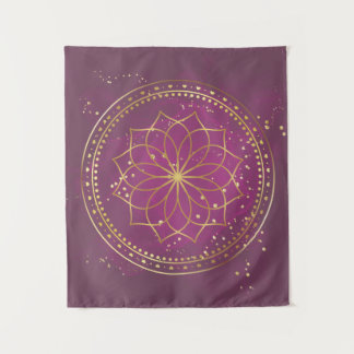 Golden Mandala auf Plum | Elegante Sacred Geometry Wandteppich