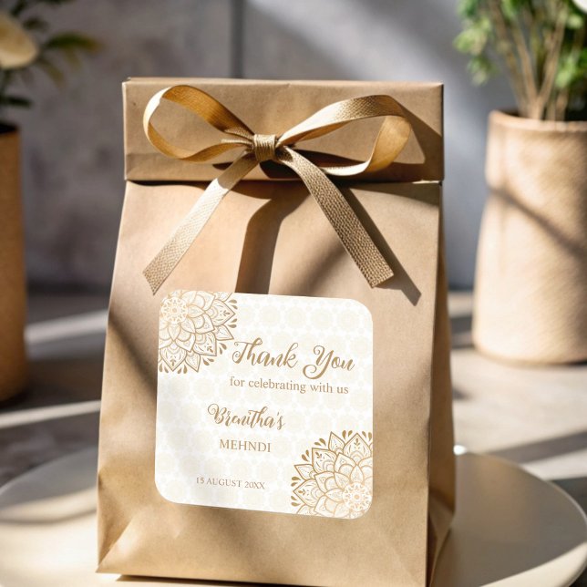 Golden mandala Mehndi personalisiert Quadratischer Aufkleber (Golden mandala Mehndi personalized Square Sticker)