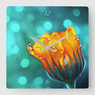 Golden Marigold on Teal Bokeh Quadratische Wanduhr