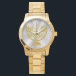 Golden Menorah Armbanduhr<br><div class="desc">Unisex übergroße Armbanduhr aus Gold mit einem Bild einer goldenen Menorah auf glänzenden Silber. Sehen Sie dazu die passende quadratische Taste,  den quadratischen Charme,  den großen quadratischen Schlüsselanhänger und die quadratische Halskette. Die gesamte Hanukkah Wrist Watch Kollektion finden Sie unter der Rubrik ACCESSORIES im Bereich HOLIDAYS.</div>