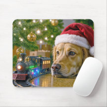 Golden Retriever beobachtet einen Weihnachts-Spiel