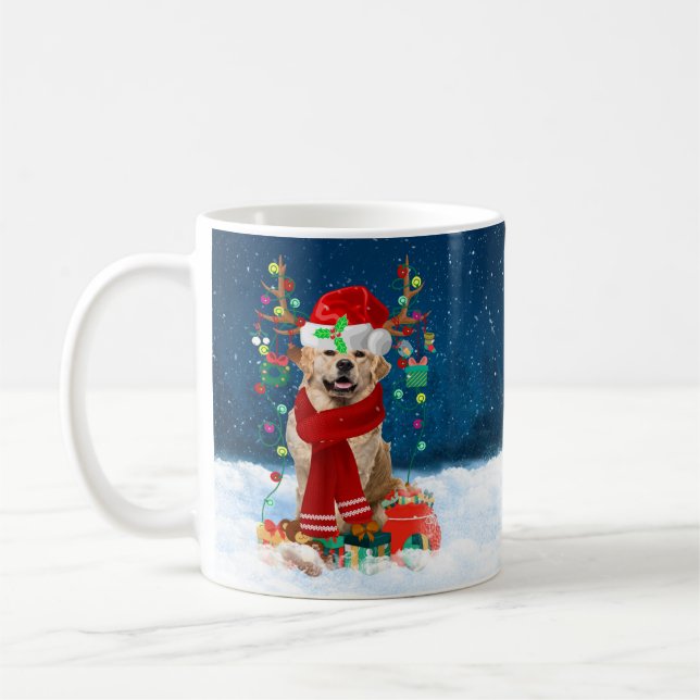 Golden Retriever Dog in Snow mit Weihnachtsgeschen Kaffeetasse (Links)
