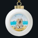 Golden Retriever Dog on Beach Keramik Kugel-Ornament<br><div class="desc">Ein Golden Retriever Hund am Strand ist eine Geschenkidee für jemanden,  der diese Hundezüchtung Liebe gibt.</div>