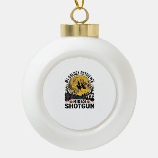 Golden Retriever fährt mit Shotgun Halloween Hexen Keramik Kugel-Ornament