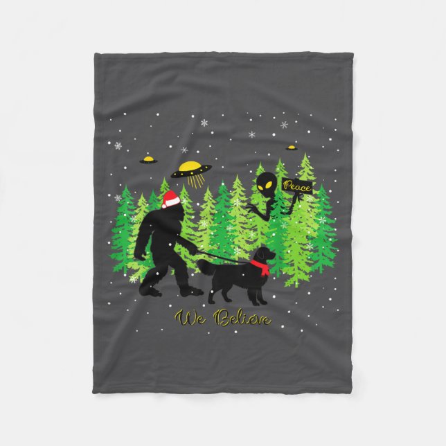 Golden Retriever Funny Bigfoot Christmas Alien Ufo Fleecedecke (Vorderseite)