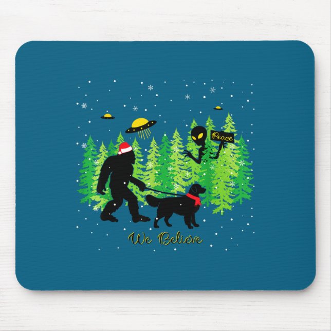 Golden Retriever Funny Bigfoot Christmas Alien Ufo Mousepad (Vorne)