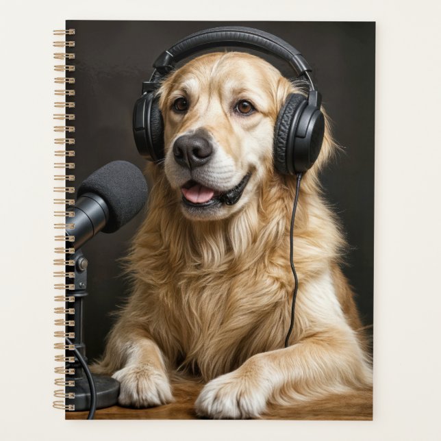 Golden Retriever Hosting a Podcast Planer (Vorderseite)
