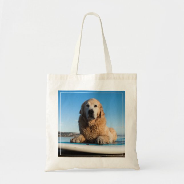 Golden retriever-Hund, der auf ein Paddel-Brett Tragetasche (Vorne)