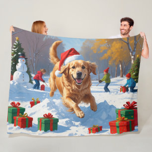 Golden Retriever im Schnee mit Weihnachtsmütze Fleecedecke