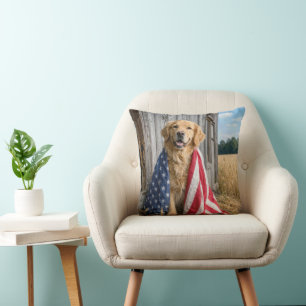 Golden Retriever in eine amerikanische Flagge gehü Kissen