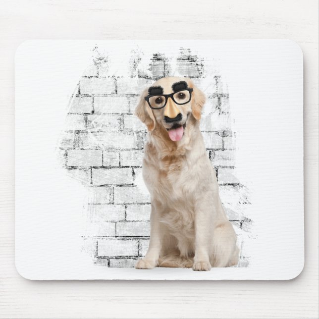Golden Retriever mit lustiger Maske Mousepad (Vorne)