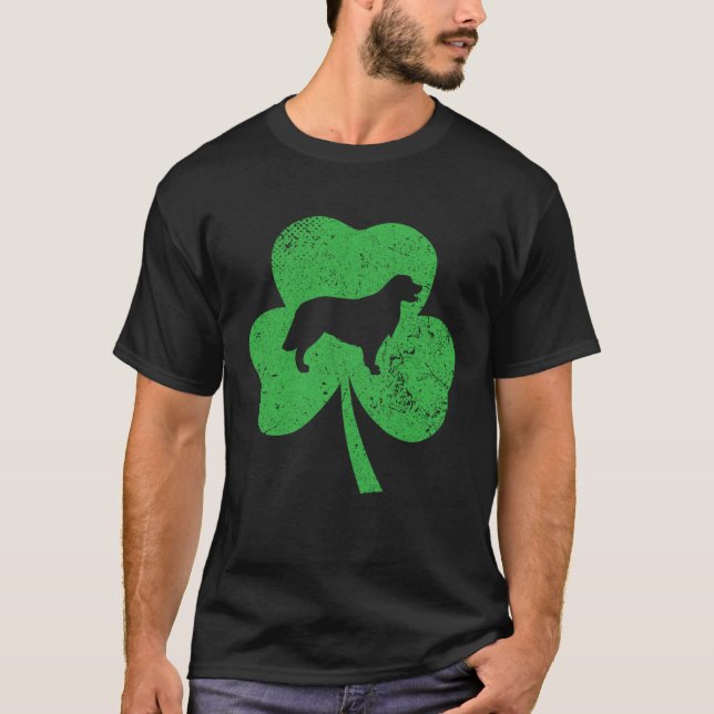 Golden Retriever St Patricks Day Distressed Shamro T-Shirt (Vorderseite)